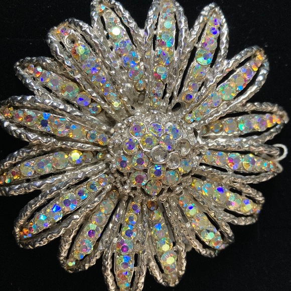 Large Flowerhead Aurora Borealis Sunburst Vintage  Brooch. - Picture 3 of 4